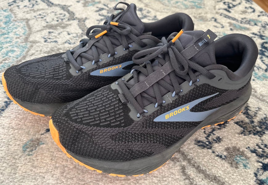 Brooks Adrenaline GTS 24 Running Shoes - excellent condition