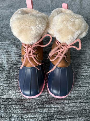 3Y - Olivia Miller girl's faux PU and sherpa upper round toe duck bootie (Used)