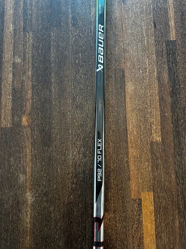 Senior Bauer Vapor Hyperlite 2 Right Handed Hockey Stick 70 P92 (New)