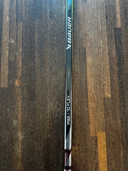 Senior Bauer Vapor Hyperlite 2 Right Handed Hockey Stick 70 P92 (New)