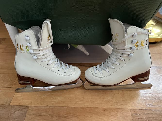 Figure Skates B Junior 10 (Used)