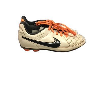 Used Nike 631286-008 Soccer Cleats White Junior 01.5 11730-S000065077