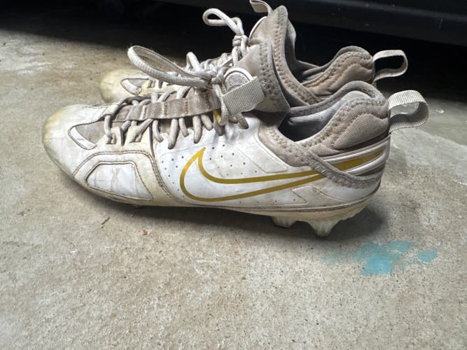 White Men's Size M 10.0 (W 11.0) Adult Nike Low Top (Used)