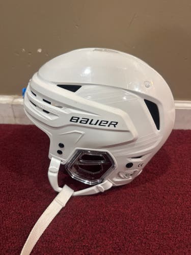 Medium Bauer Re-Akt 85 Helmet Item#TDW85