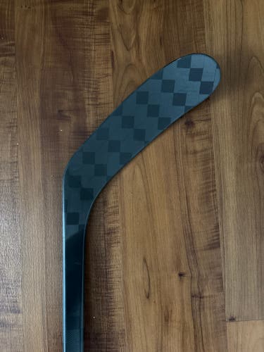 Senior CCM Right Handed P28 75 Flex Pro Stock (New) Ribcor Trigger 10 Pro Hockey Stick