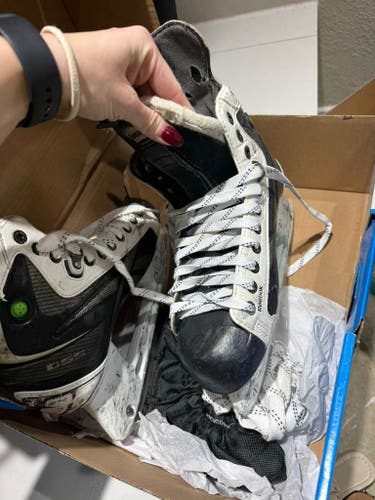 Reebok White k Hockey Skates 9 (Used)