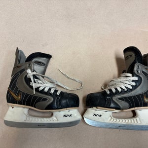Nike Air Ignite 7 Hockey Skates Size 3 (Used)