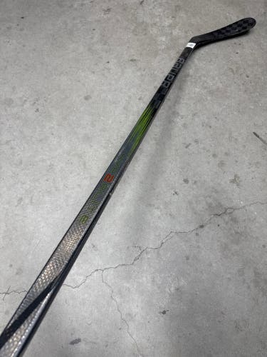 87 Flex Custom P92 Senior Bauer Vapor Hyperlite 2 Right Hand Hockey Stick Pro Stock (Restored)
