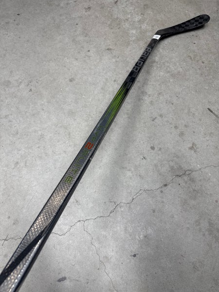87 Flex Custom P92 Senior Bauer Vapor Hyperlite 2 Right Hand Hockey Stick Pro Stock (Restored)