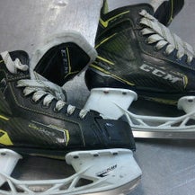 Used CCM SUPER TACKS 9370 Junior Hockey Skate Junior 04 11339-S000197046