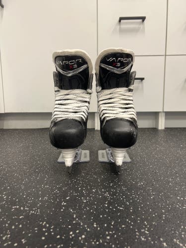 Bauer Vapor X3 Hockey Skates Regular Width 7 (Used)