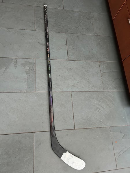 Bauer Black Nexus Tracer Right Handed Hockey Stick P28  (Used)