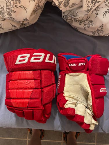 Pro Stock Detroit Red Wings  Bauer pro series pro stock gloves Patrick Kane