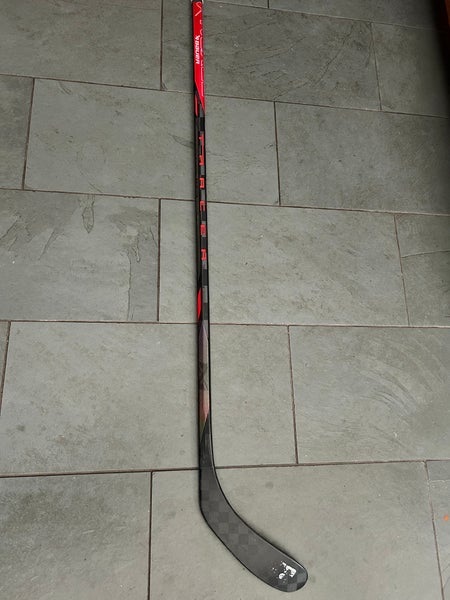 Bauer Red Nexus Tracer 40 Flex P28 Curve Right Hand stick