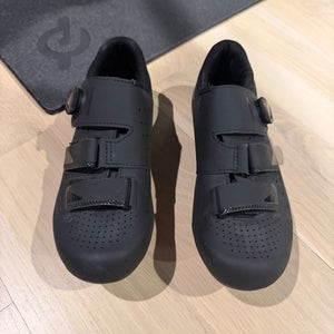 Men's Size 7.5 Shimano Bike Shoes Road Bike (Used)