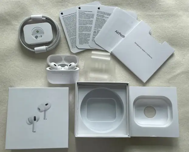 AirPod pro 2 with MagSafe charging case