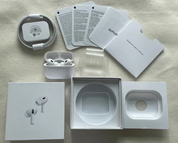 AirPod pro 2 with MagSafe charging case