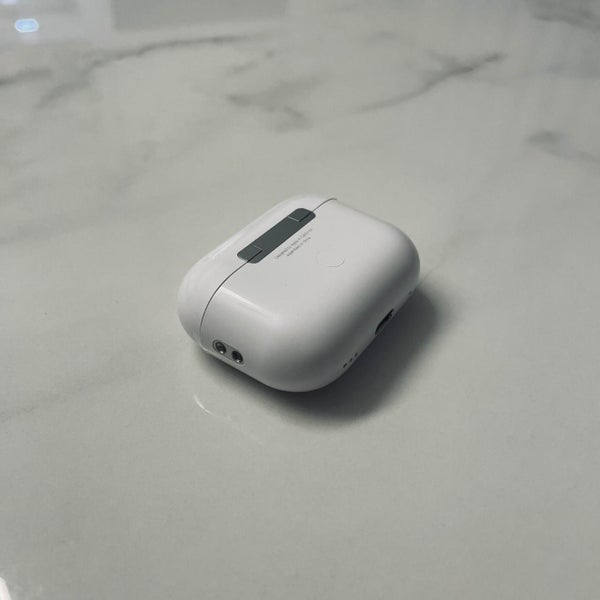 AirPod pro 2 with MagSafe charging case