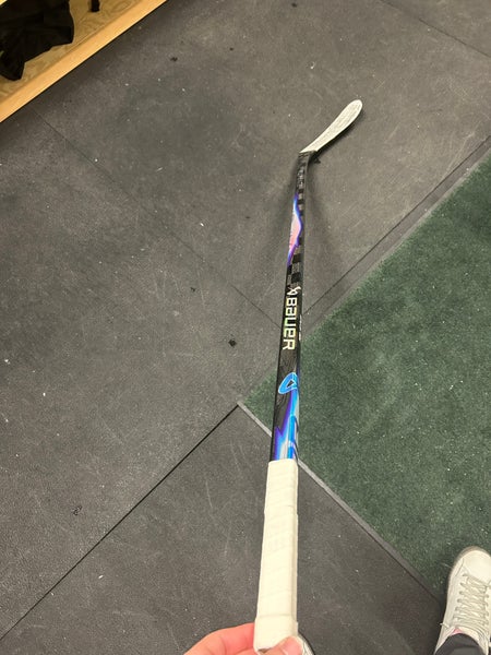 Senior Bauer Vapor FlyLite Right Handed Hockey Stick P28 87 Flex (Used)