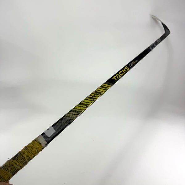 Used Right CCM Tacks AS6 Pro | 90 Flex P28M Curve Grip | F335