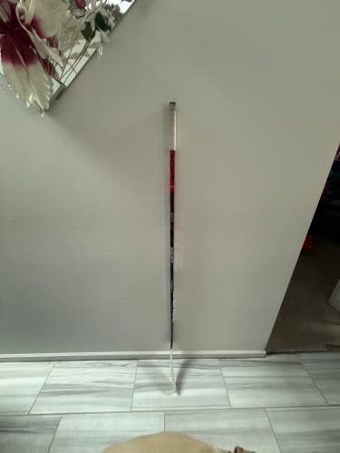 Intermediate Bauer Vapor Hyperlite Right Handed Hockey Stick P88 65 Flex Pro Stock (Used)