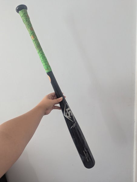 Louisville Slugger C243 Birch Bat (-3) 30 oz 33" (Used)