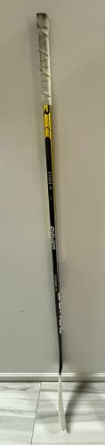Senior Bauer Vapor Hyperlite Right Handed Hockey Stick P92M 77 Flex Pro Stock (Used)