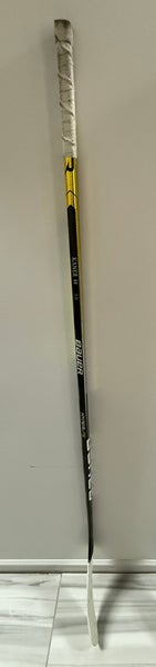 Senior Bauer Vapor Hyperlite Right Handed Hockey Stick P92M 77 Flex Pro Stock (Used)