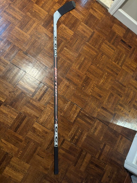 Senior CCM Vector V130T RH Hockey Stick Stiff Flex (Used)