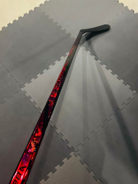 Senior Bauer Twitch RH RED Hockey Stick P92 87 Flex Pro Stock (New)