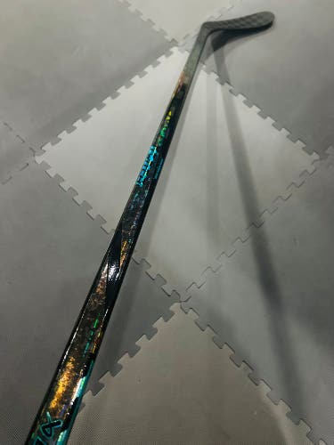 Senior Bauer Twitch Right Hand Hockey Stick P28 87 Flex Pro Stock (New)
