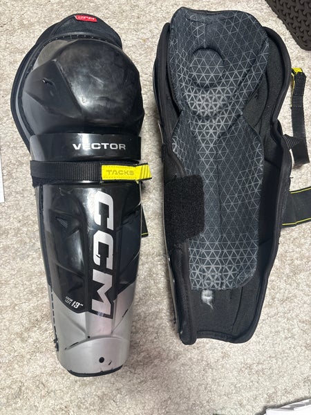 Junior CCM Vector 13" Shin Pads (Used)