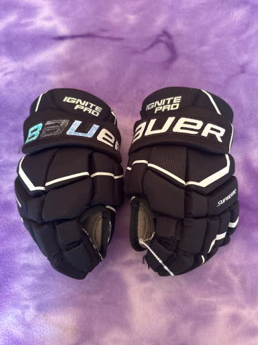 Junior Bauer Supreme Ignite Pro Gloves 10" (Used)