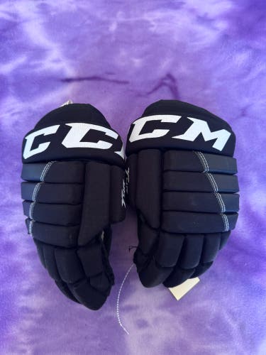 Black Junior CCM Gloves 11" (Used)