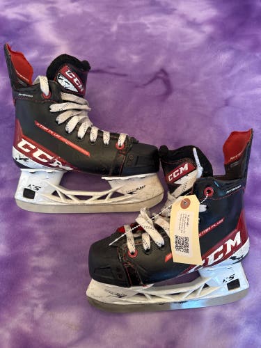 CCM JetSpeed XTRA PLUS Hockey Skates Size 1 (Used)