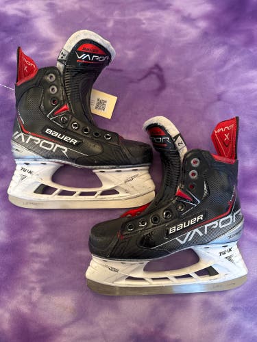 Junior Bauer LTX Pro+ Hockey Skates Regular Width Size 2 (Used)
