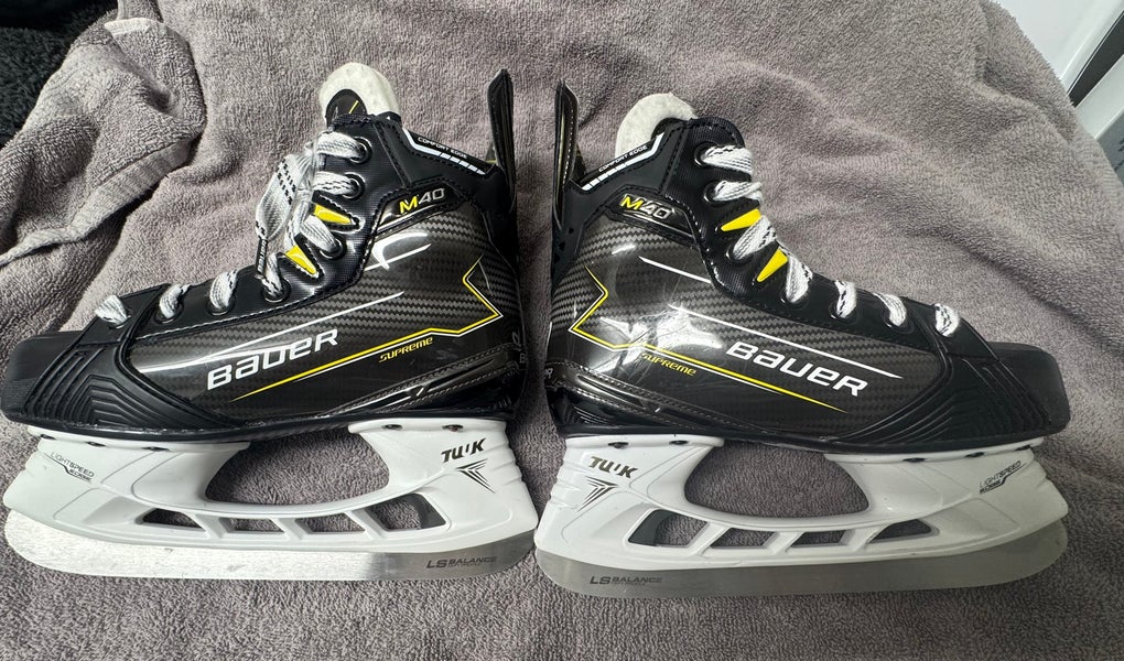2024 Bauer Supreme M40 Hockey Skates Regular Width Size 3 (Used)