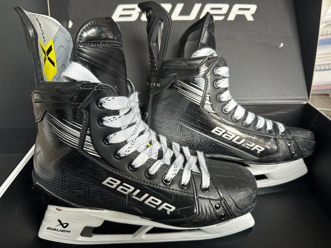 Bauer Vapor Hyperlite 2 Hockey Skates Wide Width 8 (Used)