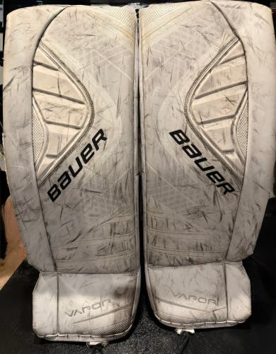 Small Bauer Vapor X900 Goalie Leg Pads (Used)