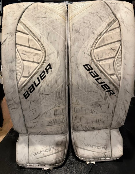 Small Bauer Vapor X900 Goalie Leg Pads (Used)