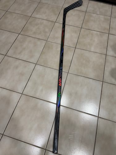 Senior Bauer Vapor FlyLite Right Handed Hockey Stick P28 65 Flex (New)