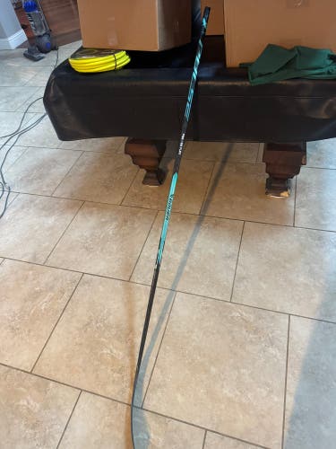 Intermediate Bauer Pulse Right Handed Hockey Stick P92 55 Flex (New)