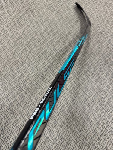 Junior Bauer Pulse Right Handed Hockey Stick P28 30 Flex (New)