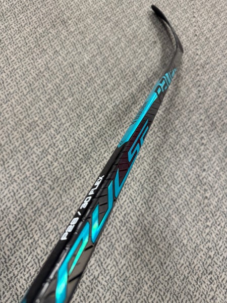 Junior Bauer Pulse Right Handed Hockey Stick P28 30 Flex (New)