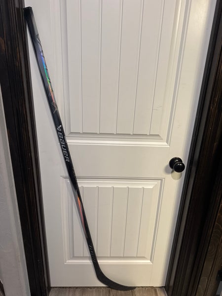Senior Bauer Vapor FlyLite Right Handed Hockey Stick P28 70 Flex (New)