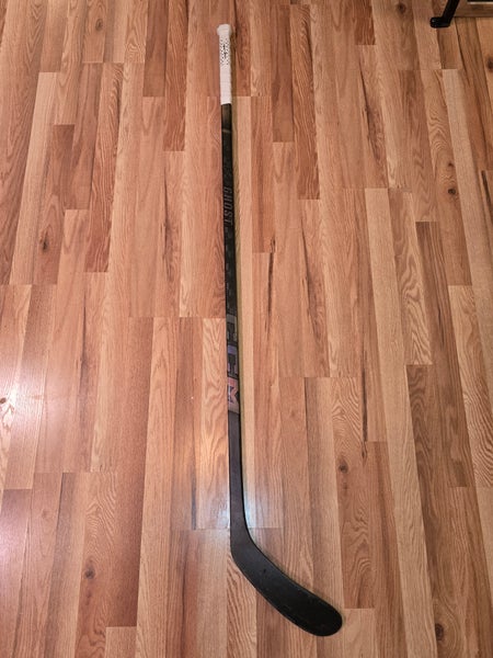 Senior CCM FT Ghost Right Handed Hockey Stick P28 85 Flex (Used)