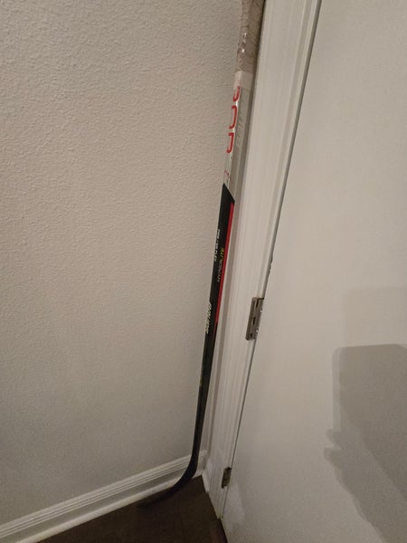 Junior Bauer Vapor Hyperlite Left Hand Hockey Stick P28 55 Flex (Used)