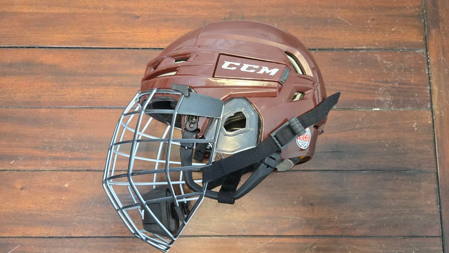 Small CCM Tacks 910 Maroon Helmet and Mask (Used)