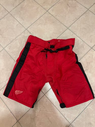 Pro Stock Detroit Lucas Raymond Red Wings Medium Bauer Supreme Pant Shell Reverse Rétro