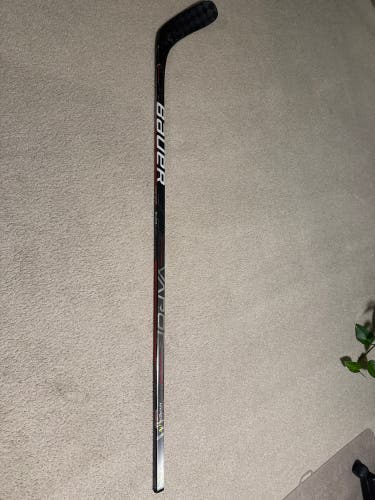Intermediate Bauer Vapor Hyperlite Right Handed Hockey Stick P88 55 Flex (Used)